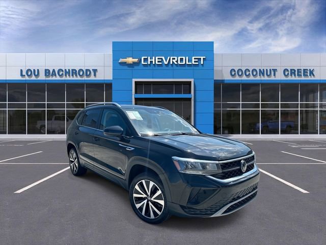 Used 2024 Volkswagen Taos SE FWD image 1