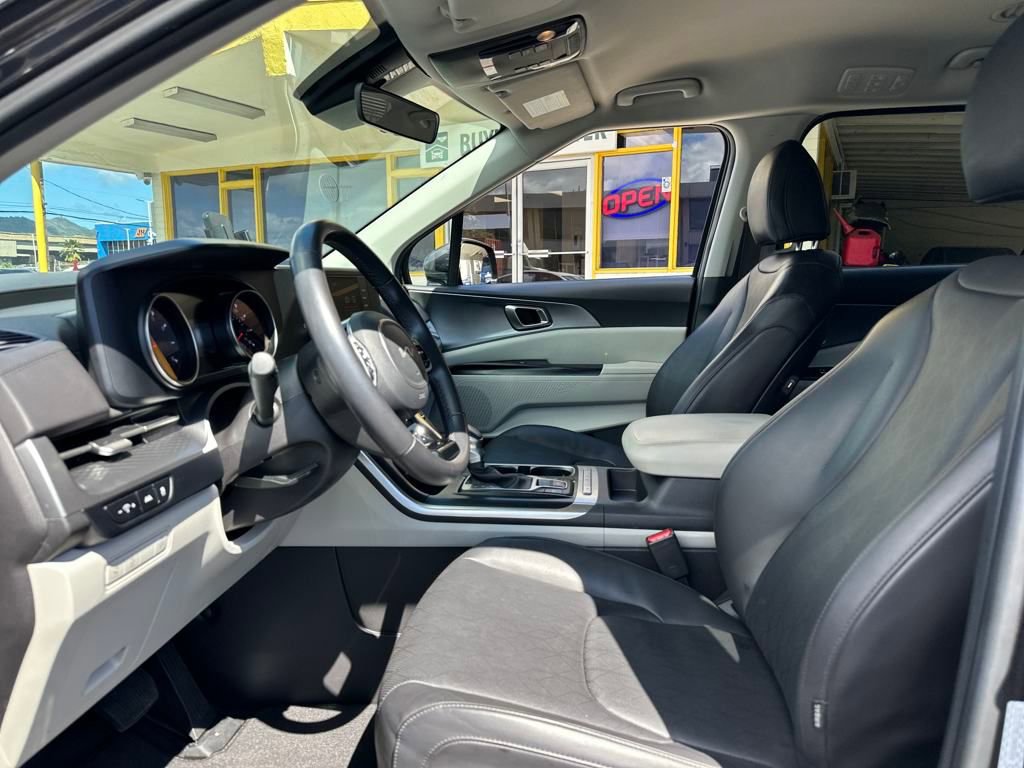 Used 2024 Kia Carnival LX image 13