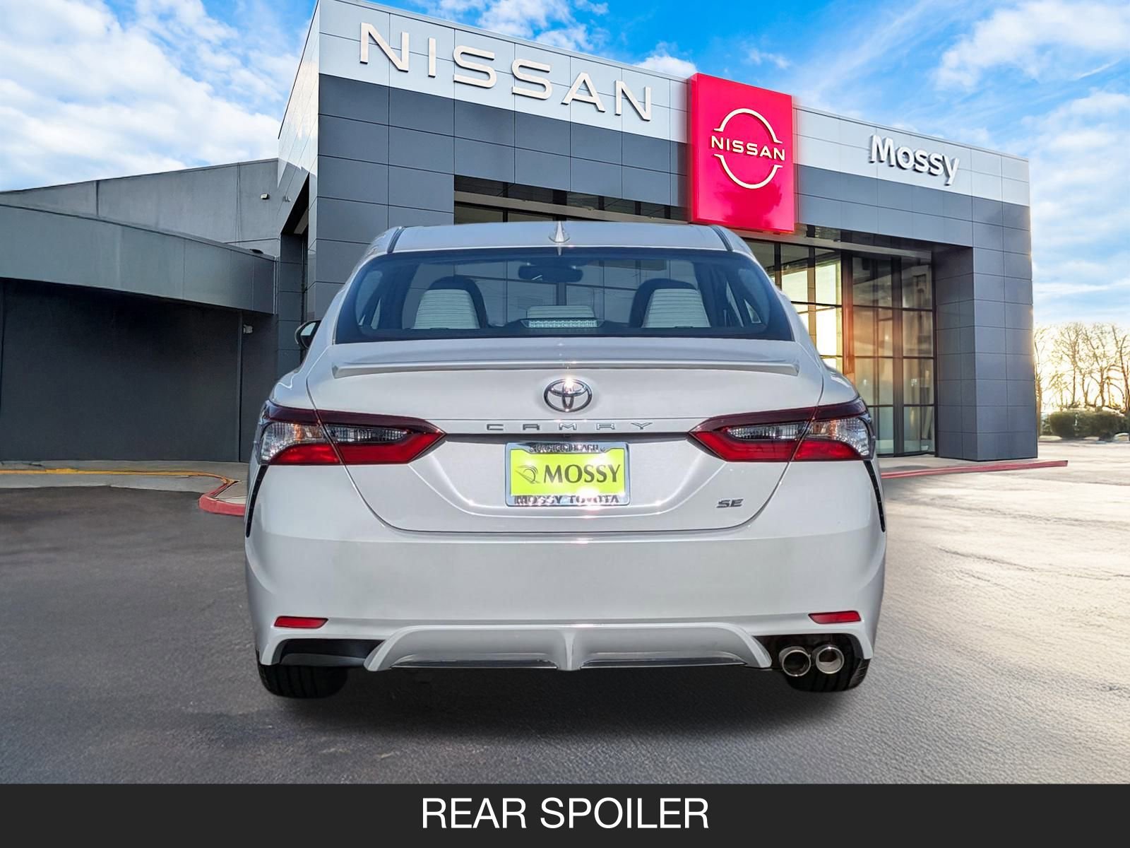 Used 2023 Toyota Camry SE image 9
