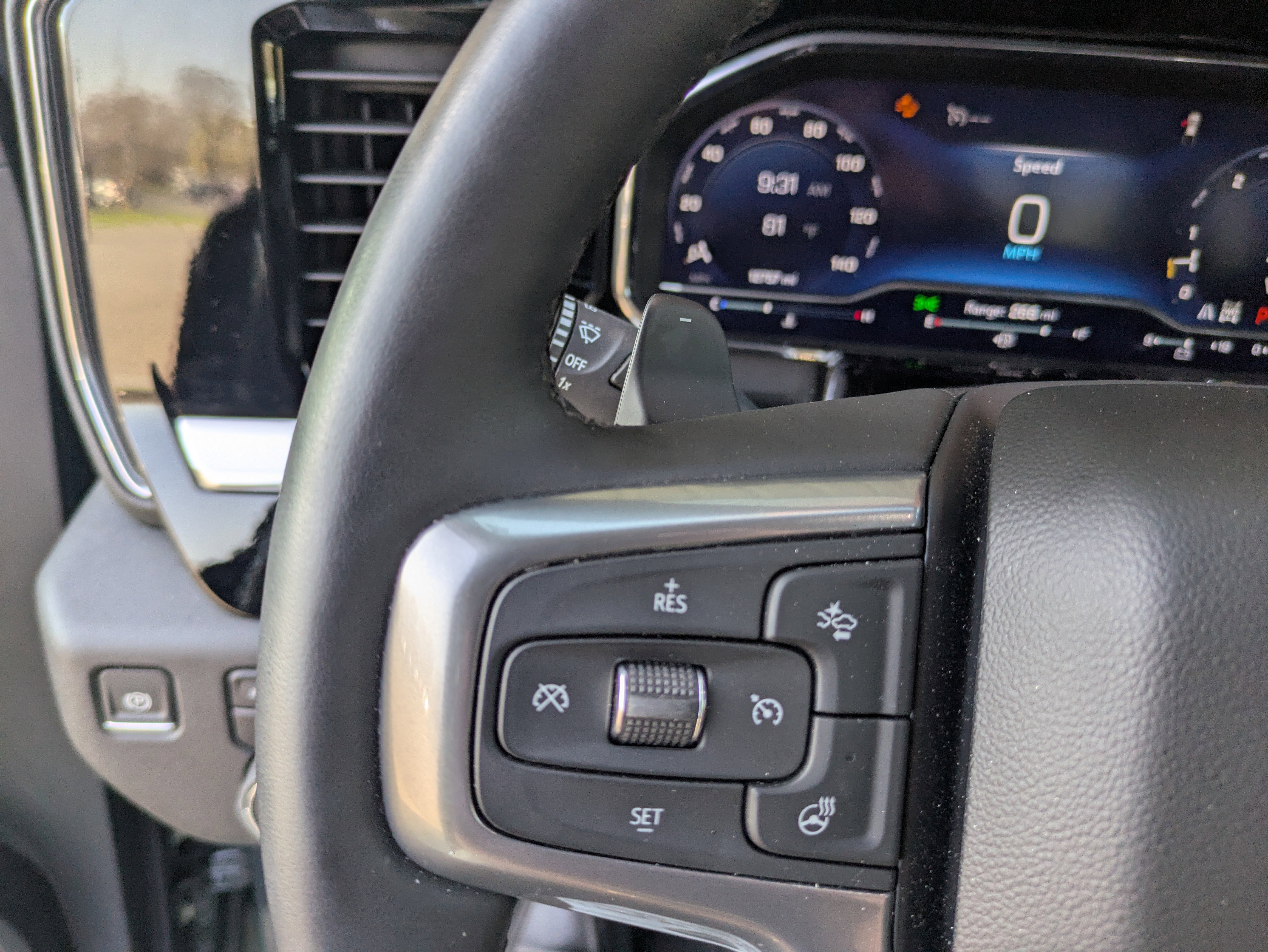 Used 2025 Chevrolet Silverado 1500 LTZ AWD/4WD image 21