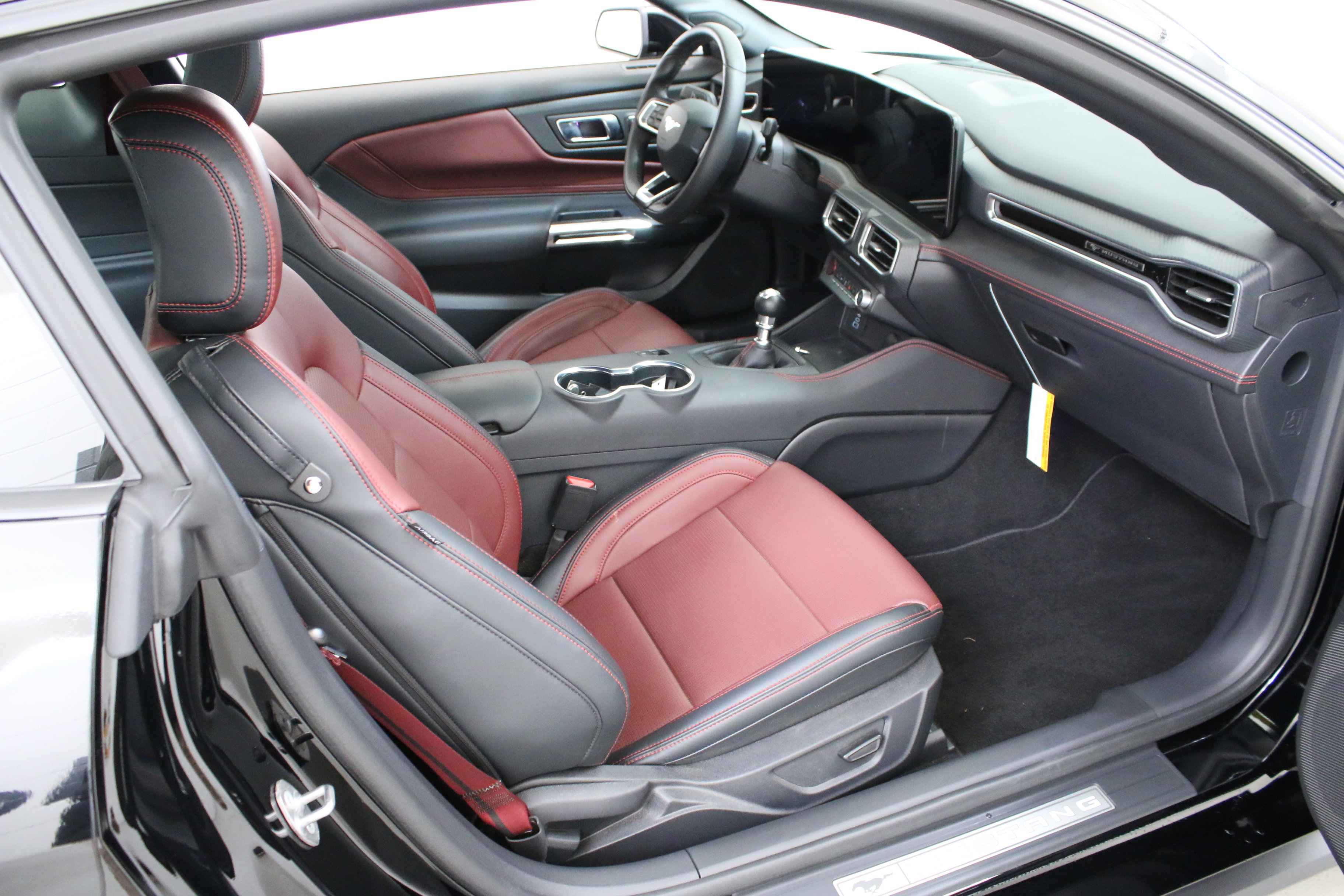 Used 2025 Ford Mustang GT Premium RWD image 27