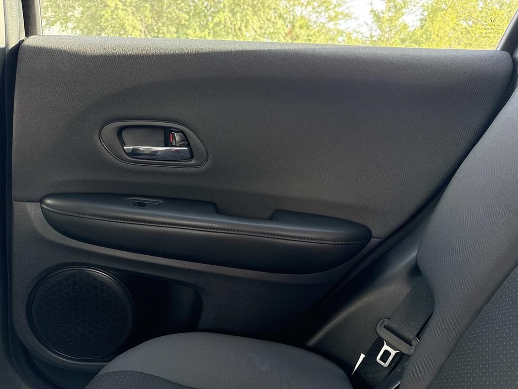 Used 2020 Honda HR-V LX image 18