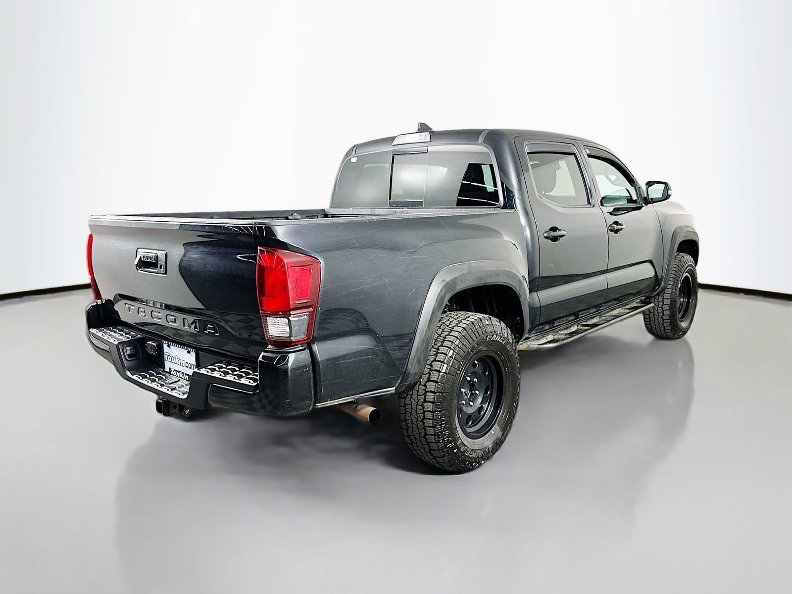 Used 2018 Toyota Tacoma TRD Sport AWD/4WD image 7