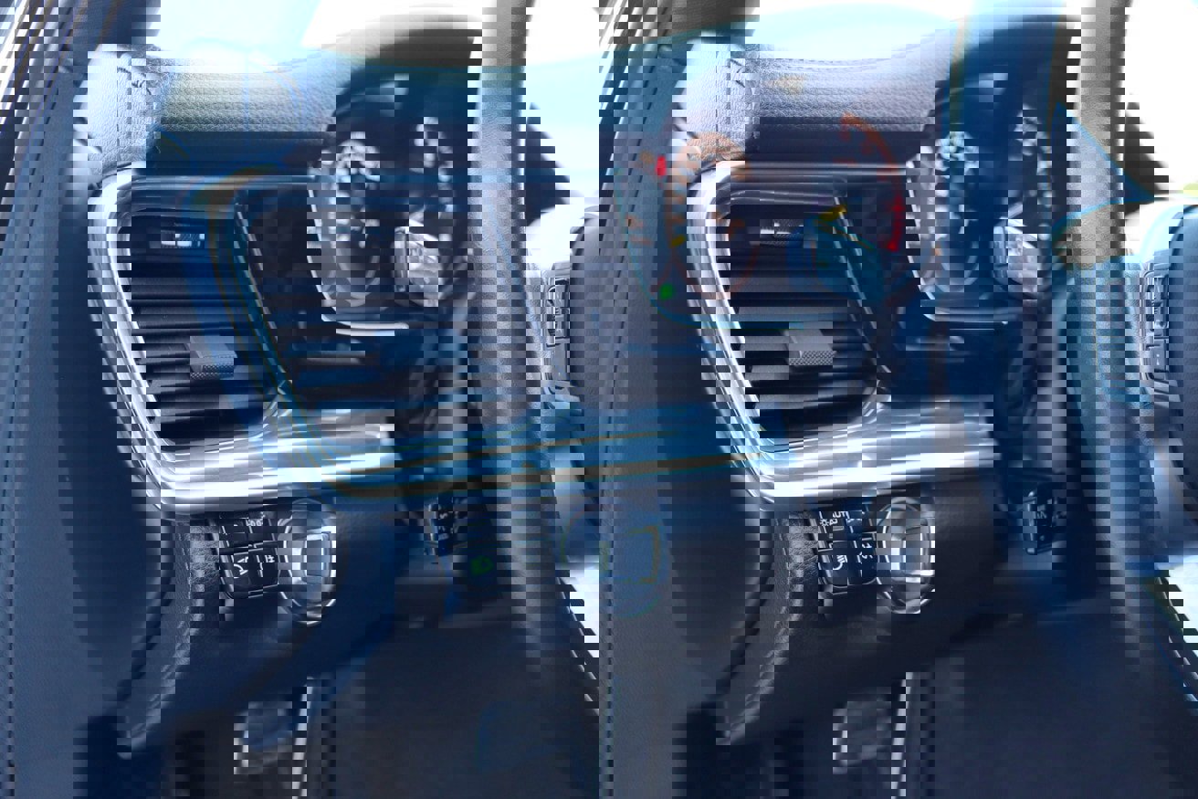 Used 2018 Porsche Panamera 4 w/ Premium Package Plus image 27