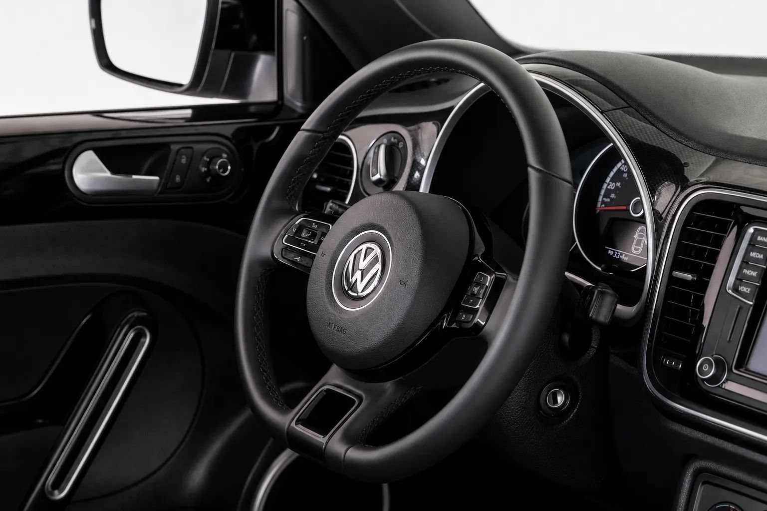 Used 2016 Volkswagen Beetle R-Line SE FWD image 12