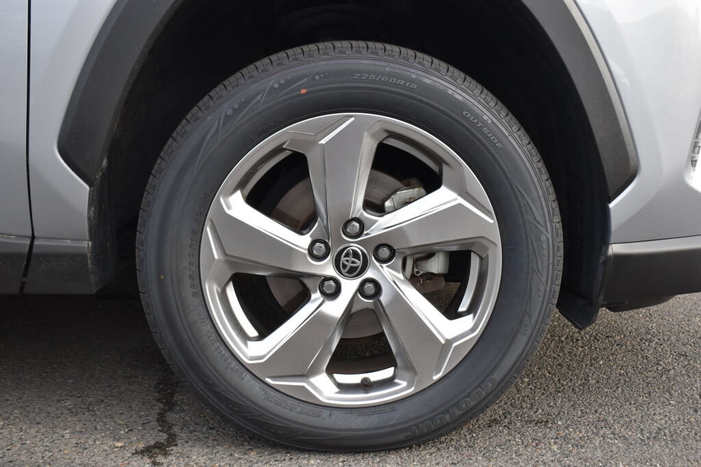Certified 2021 Toyota RAV4 XLE Premium AWD/4WD image 28
