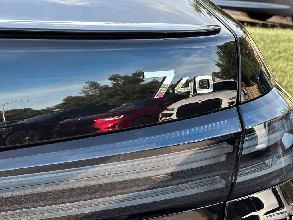 New 2027 BMW 740i xDrive w/ Executive Package AWD/4WD image 8