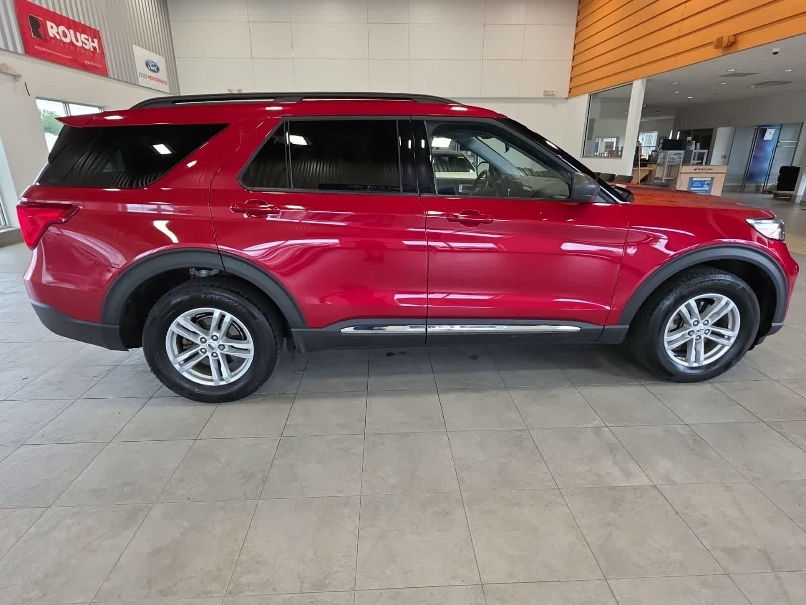 Used 2023 Ford Explorer XLT w/ Equipment Group 202A AWD/4WD image 6