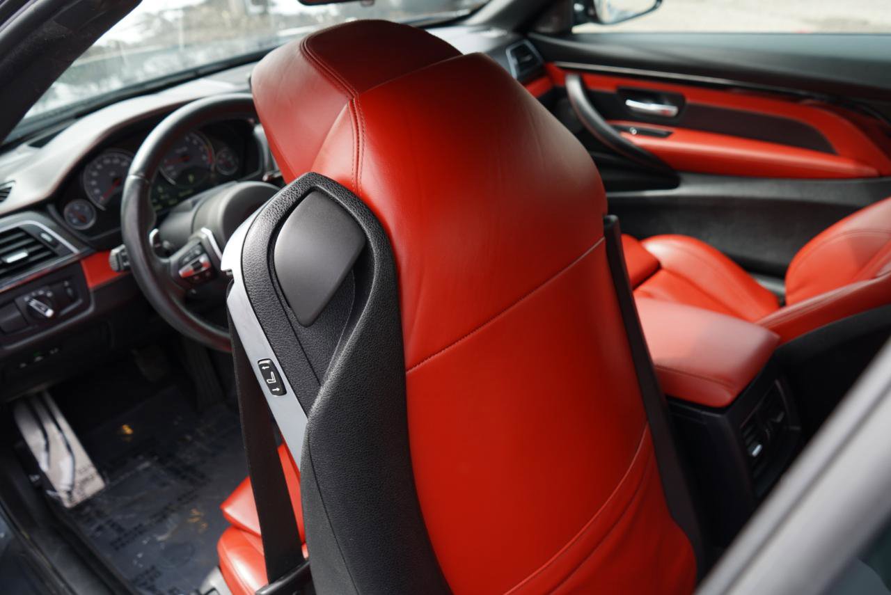 Used 2020 BMW M4 Convertible w/ Executive Package image 44