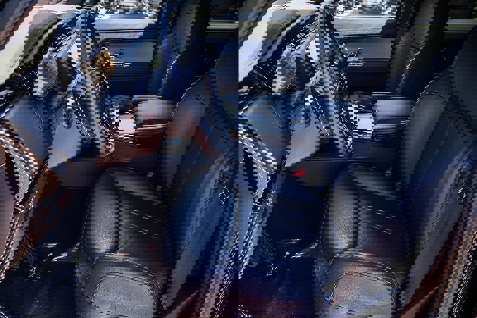 Used 2025 Land Rover Range Rover Sport image 19