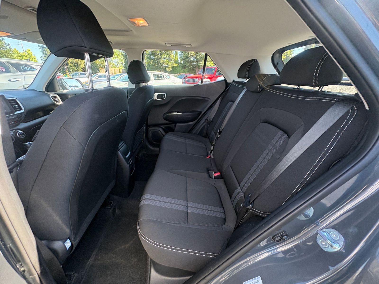 Used 2025 Hyundai Venue SEL image 24