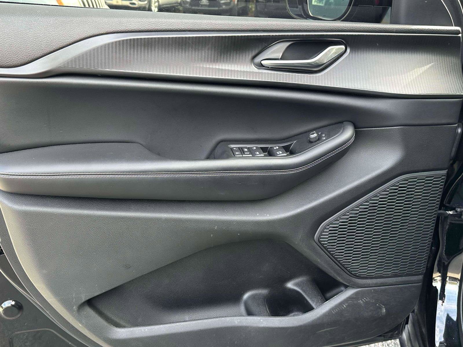 Used 2023 Jeep Grand Cherokee L Laredo image 17