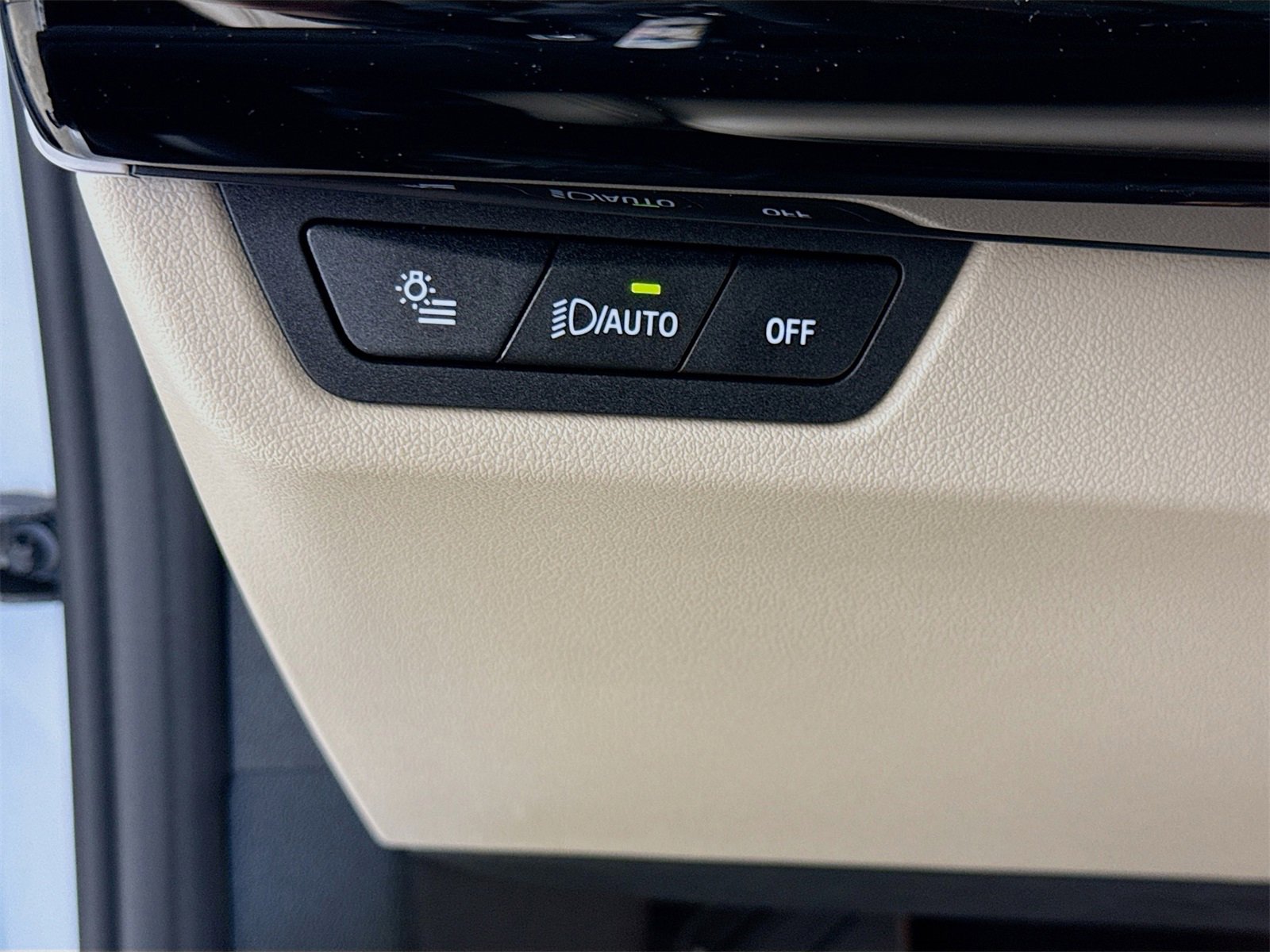 Used 2025 BMW X1 xDrive28i w/ Technology Package image 10