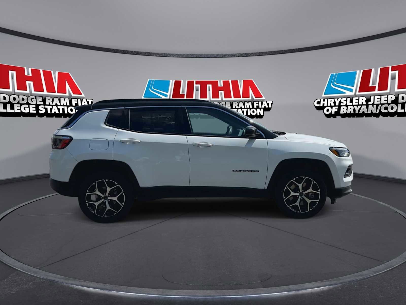 Used 2025 Jeep Compass Limited AWD/4WD image 9