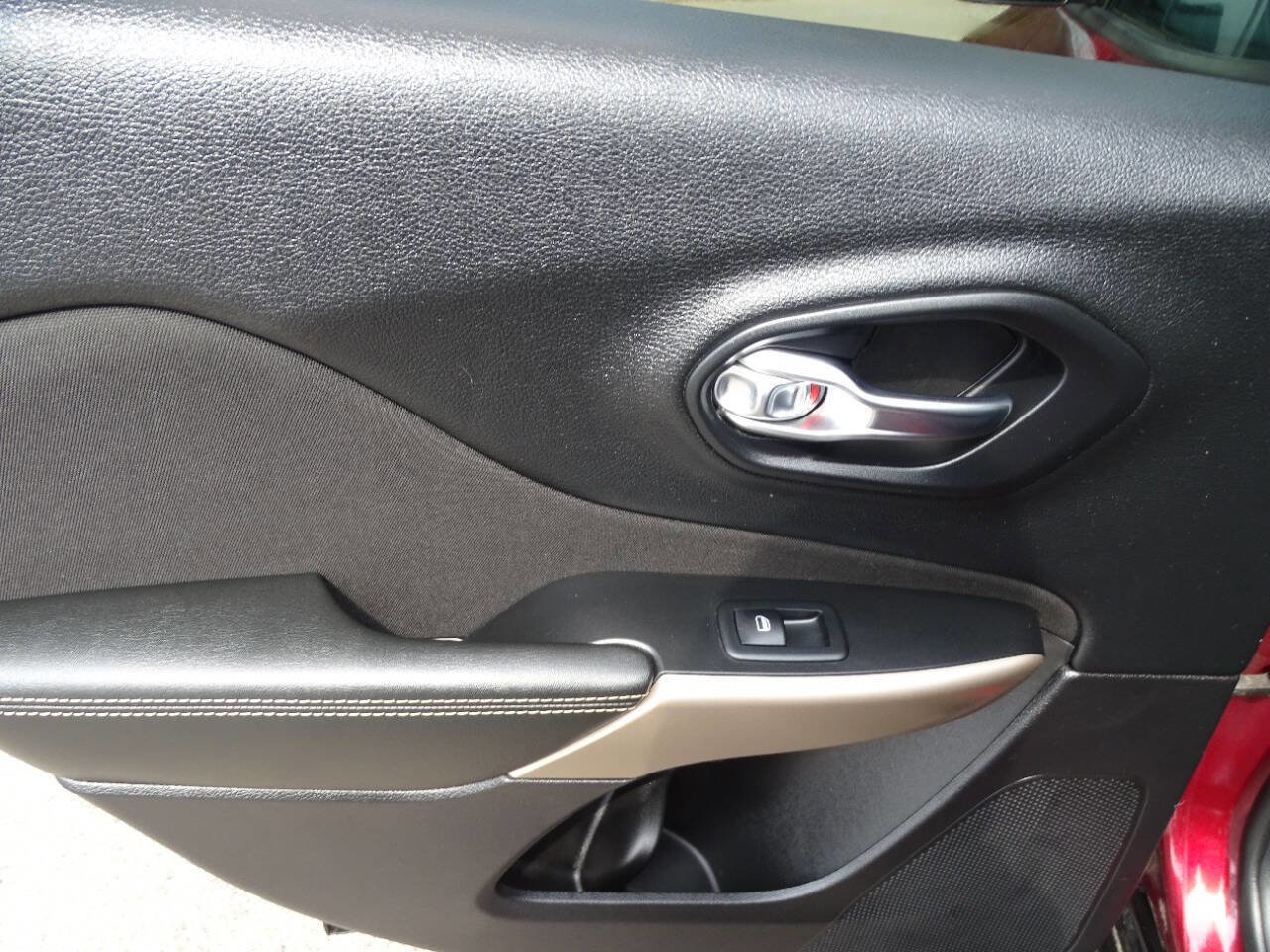 Used 2018 Jeep Cherokee Latitude w/ Quick Order Package 26T image 30