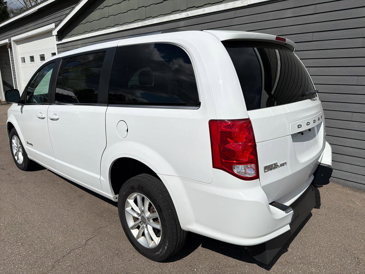Used 2019 Dodge Grand Caravan SXT FWD image 9