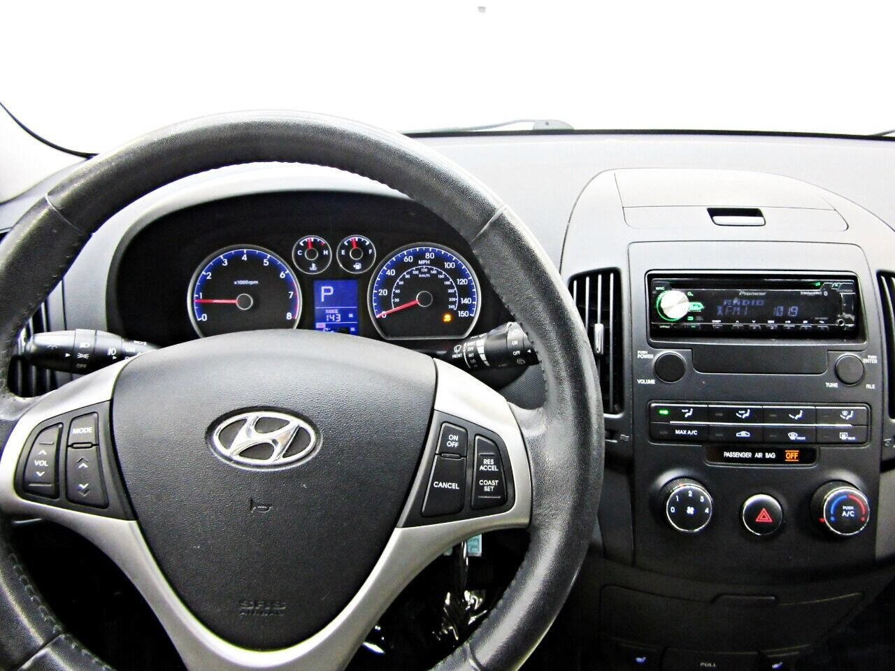 Used 2012 Hyundai Elantra image 16