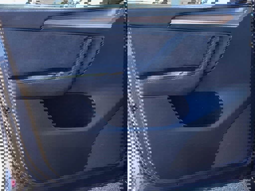 Used 2023 Tesla Model Y Long Range image 18