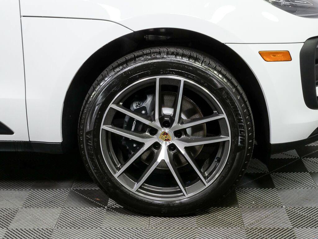 Certified 2026 Porsche Macan Turbo AWD/4WD image 39