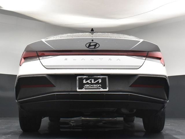 Used 2024 Hyundai Elantra SEL FWD image 35