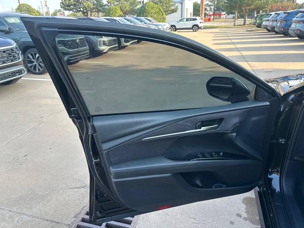 Used 2025 Toyota Camry LE FWD image 10
