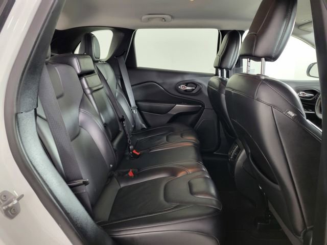 Used 2019 Jeep Cherokee Limited image 16