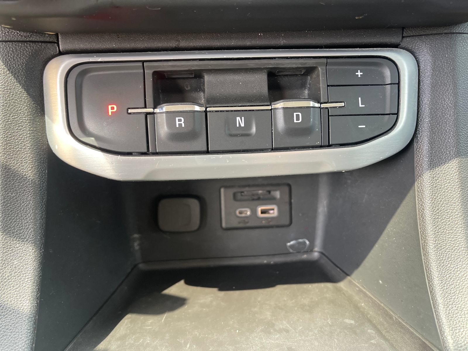 Used 2022 GMC Acadia SLT w/ Elevation Edition FWD image 33
