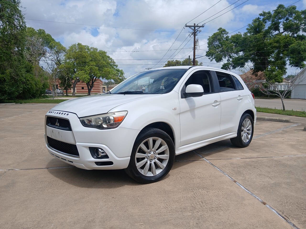 Used 2011 Mitsubishi Outlander Sport SE FWD image 2