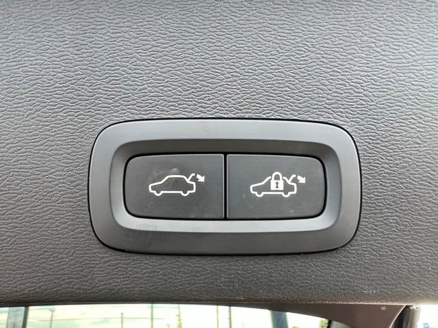 Used 2021 Volvo XC40 P8 Recharge w/ Advanced Package image 21