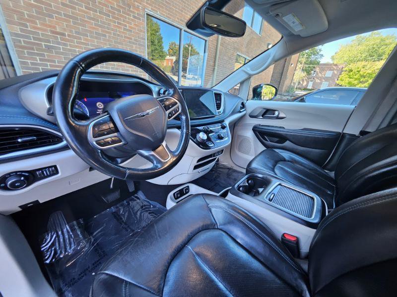 Used 2021 Chrysler Pacifica Touring-L FWD image 38
