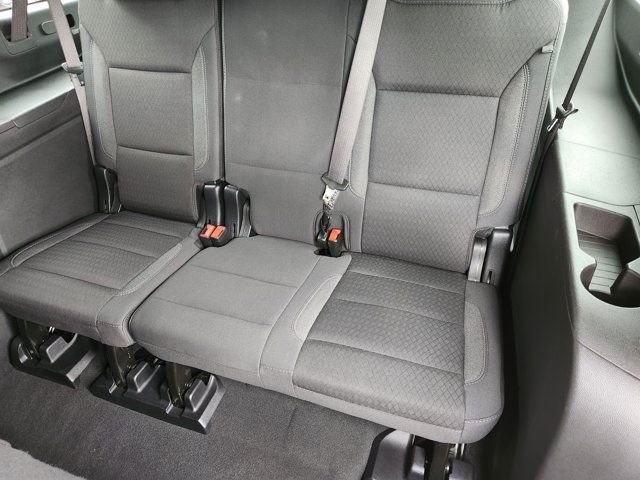 Used 2025 Chevrolet Suburban LS image 32