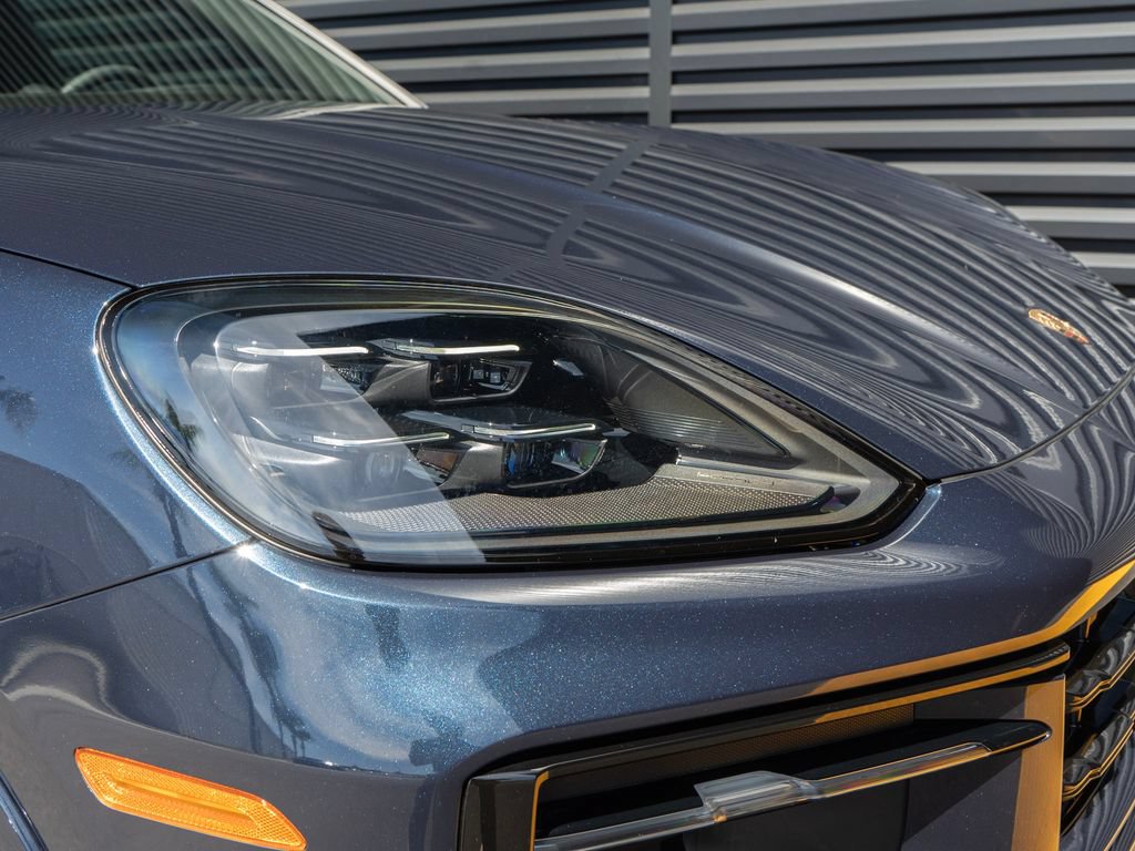 Used 2025 Porsche Cayenne GTS AWD/4WD image 13