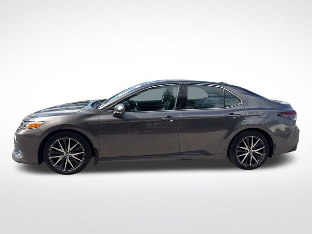 Used 2022 Toyota Camry XLE w/ Navigation Upgrade Package FWD image 2