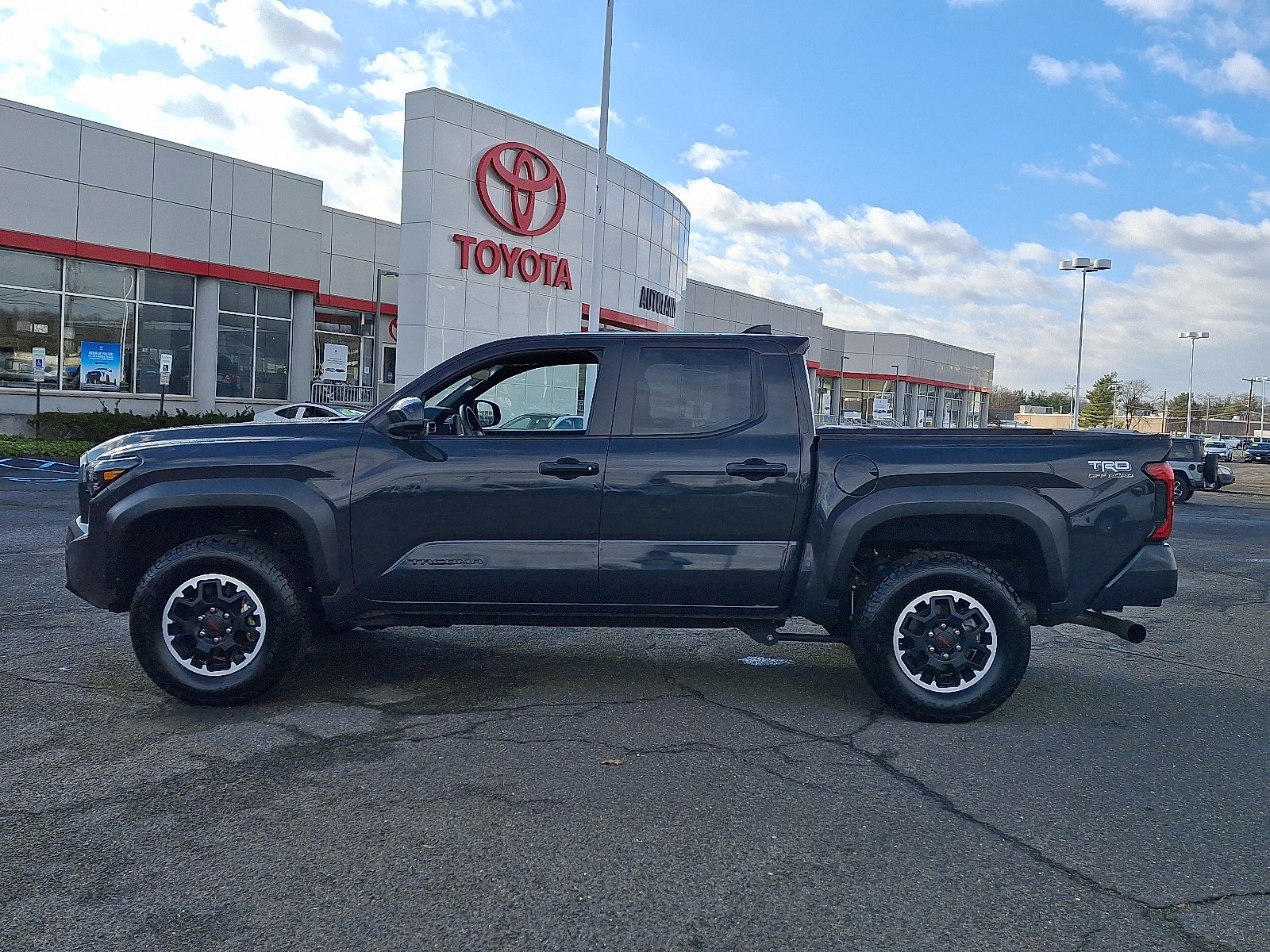 Certified 2024 Toyota Tacoma TRD Off-Road image 4