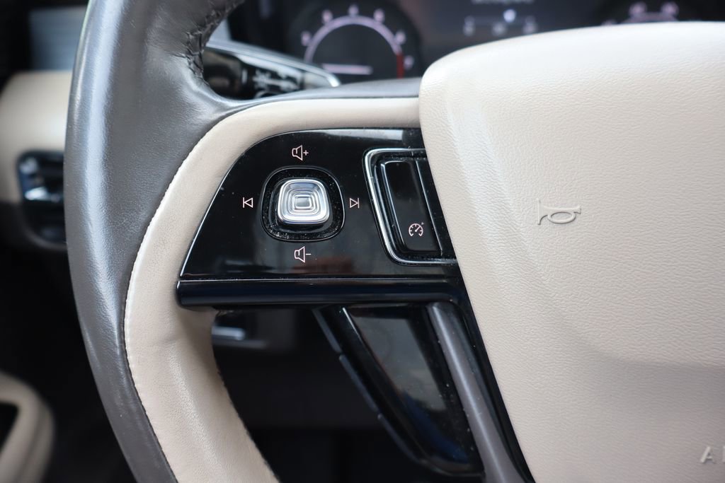 Used 2021 Lincoln Corsair AWD w/ Premium Package image 7