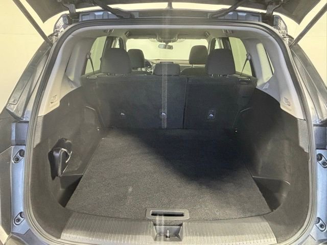 Used 2023 Nissan Rogue S image 9