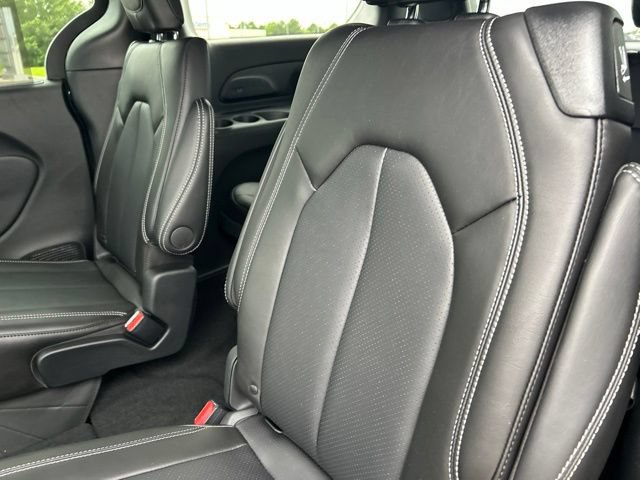 New 2027 Chrysler Pacifica Select FWD image 40