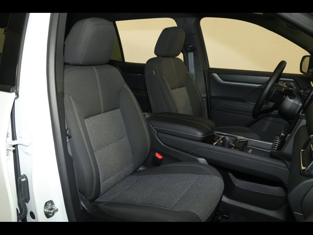 Used 2025 GMC Acadia Elevation image 32