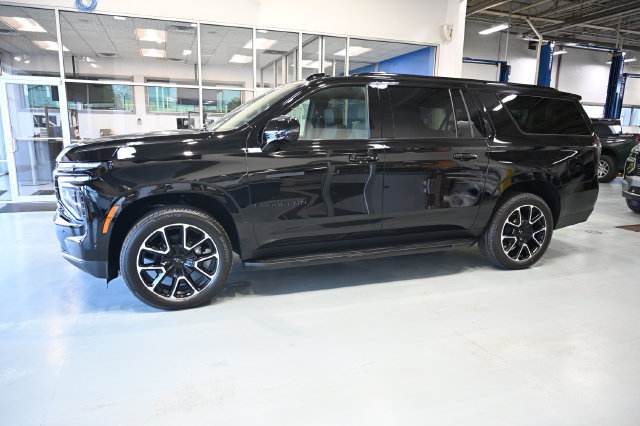New 2026 Chevrolet Suburban RST w/ RST Capability Package AWD/4WD image 7