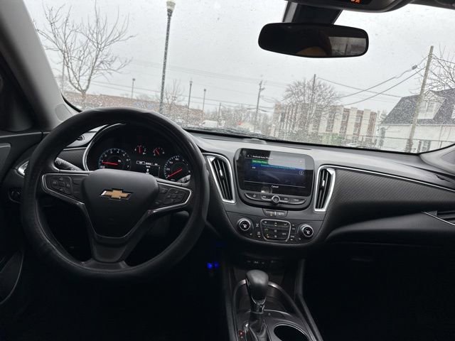 Used 2021 Chevrolet Malibu LT image 3
