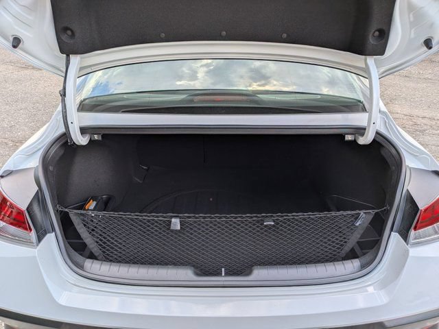Used 2025 Hyundai Elantra Limited FWD image 5
