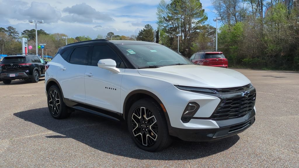 Used 2023 Chevrolet Blazer RS w/ Driver Confidence II Package image 3