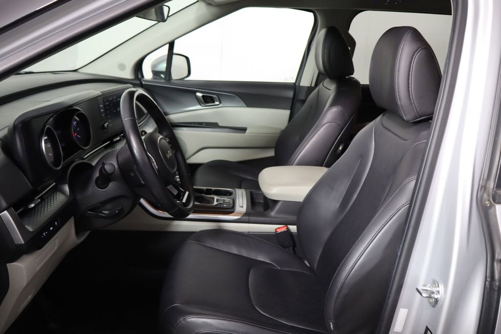 Used 2022 Kia Carnival LX FWD image 14