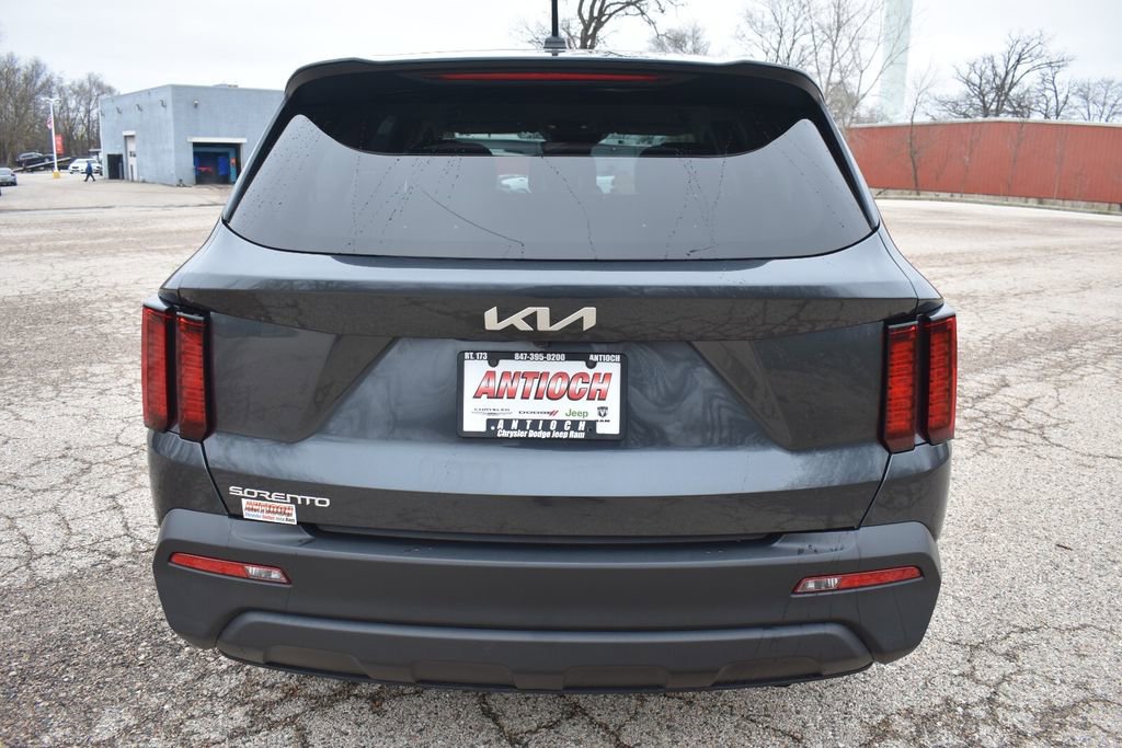 Used 2023 Kia Sorento LX FWD image 7