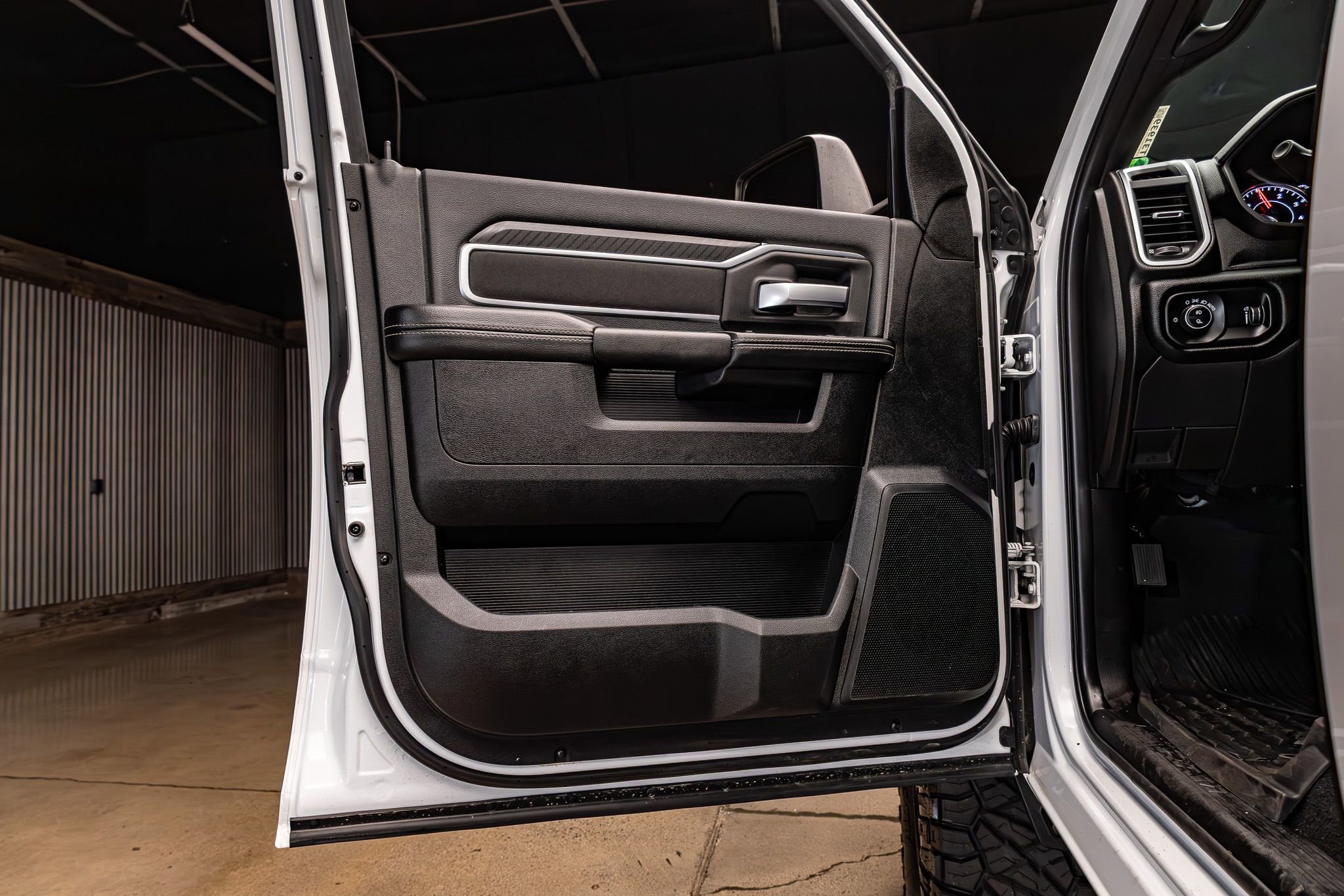 Used 2025 RAM 3500 Big Horn image 28