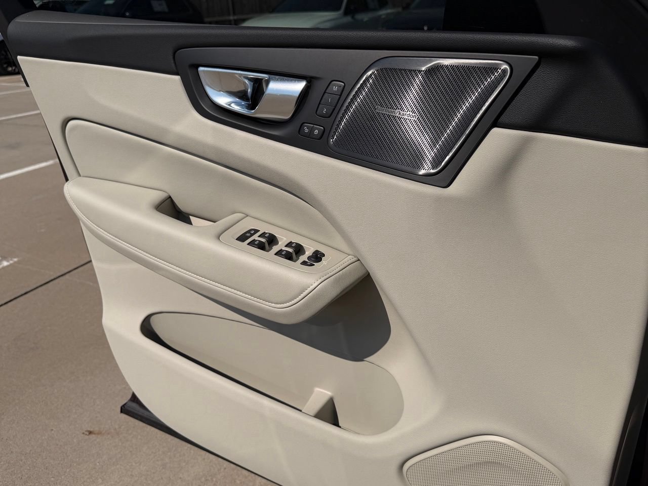 New 2027 Volvo XC60 B5 Ultra AWD/4WD image 15
