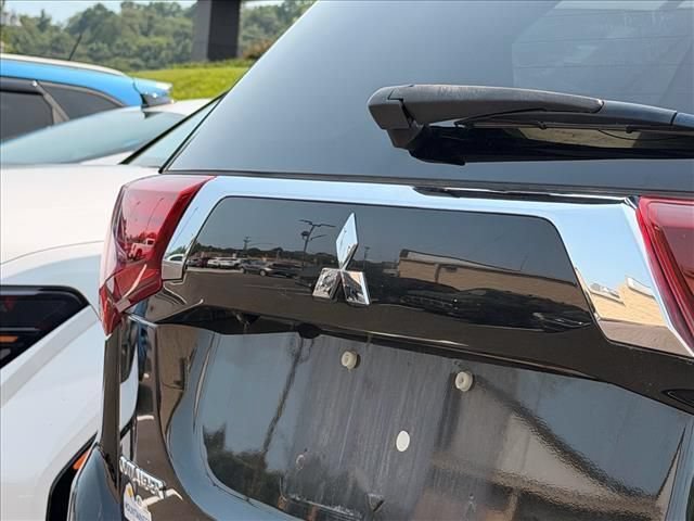 Used 2020 Mitsubishi Outlander ES AWD/4WD image 10