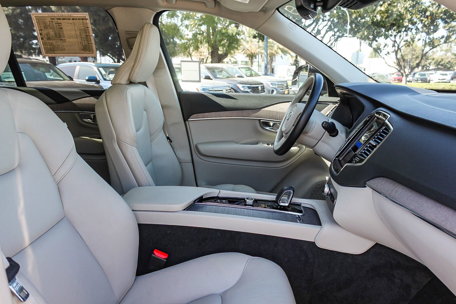 Used 2023 Volvo XC90 B6 Plus w/ Protection Package Premier image 17