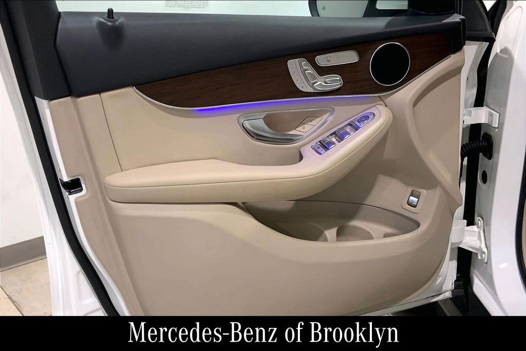 Used 2022 Mercedes-Benz GLC 300 4MATIC image 23