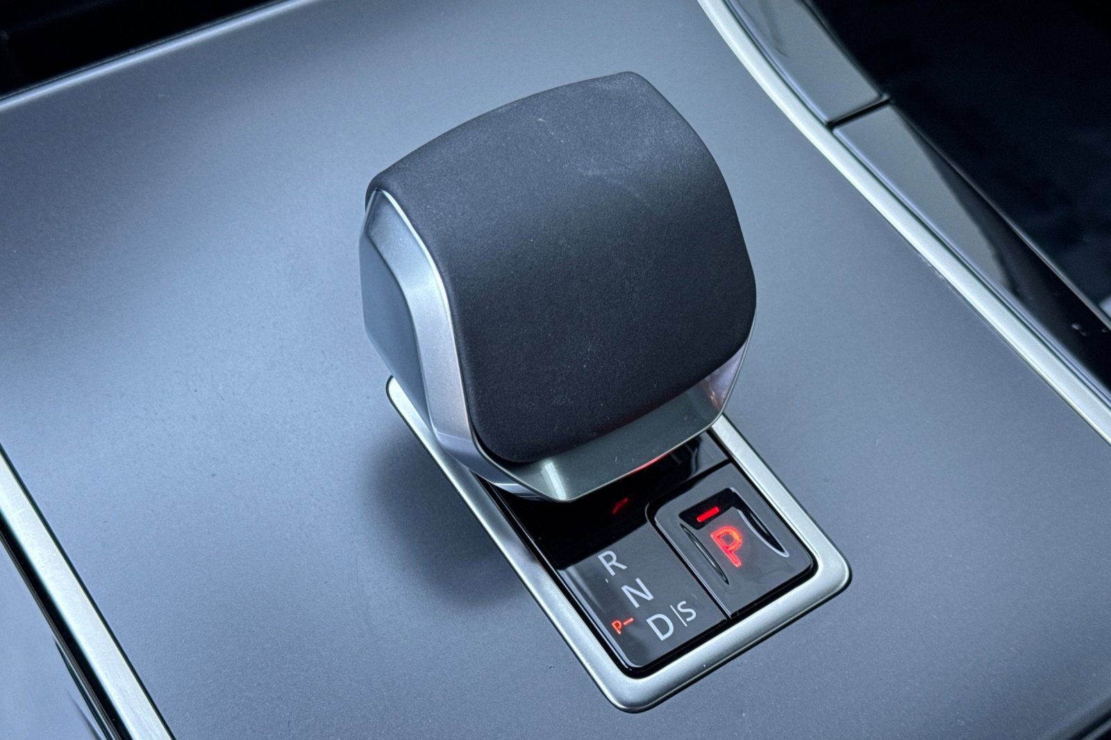 Used 2026 Land Rover Range Rover Velar S image 25